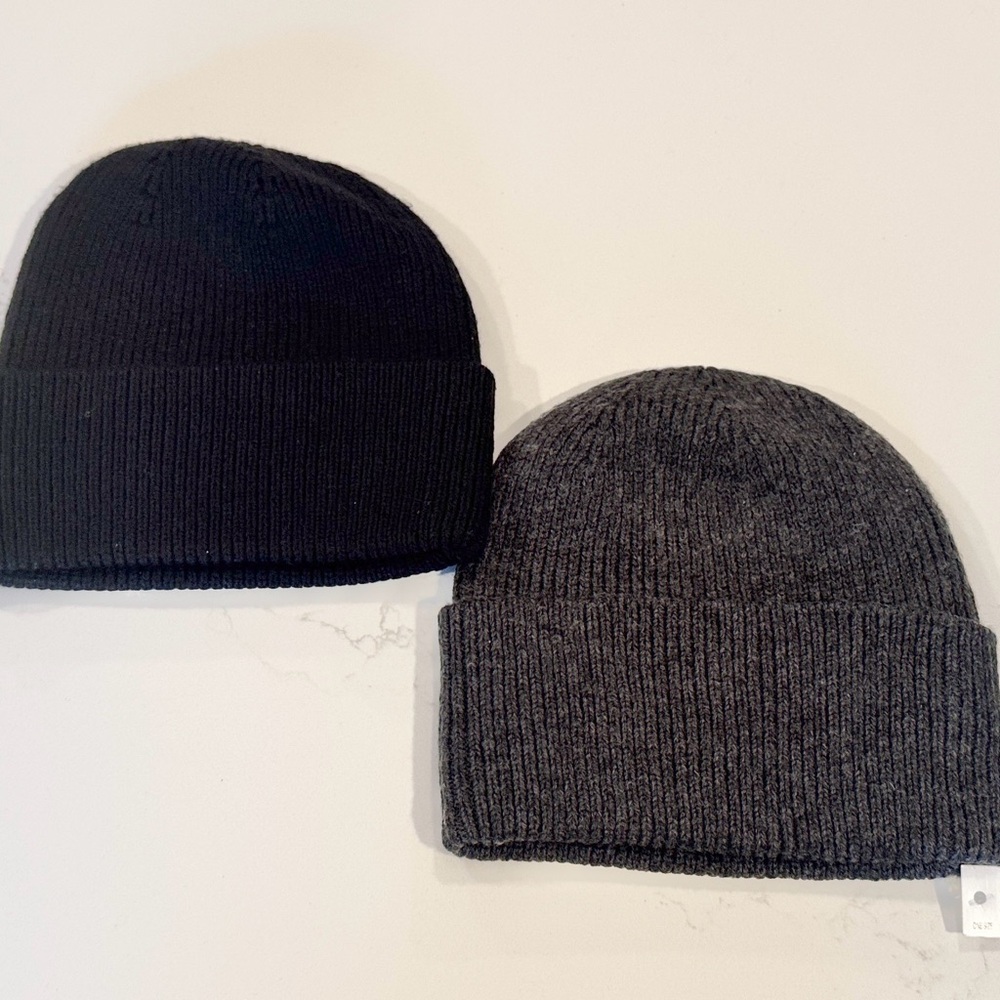 (2) NEW!‎ Black and Gray Knit Beanies